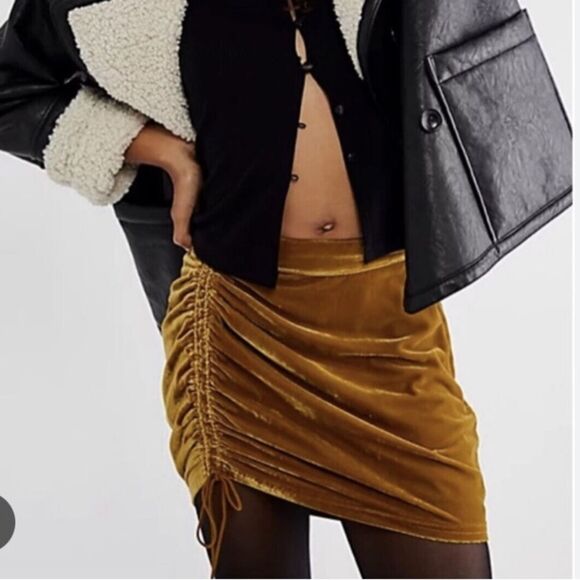 - Free People Vivienne Velvet Mini Skirt size 12